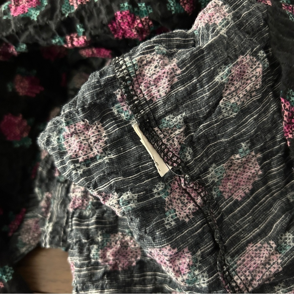 ❤️ Zara Dark Blouse with Pink Floral Design L - Picture 6 of 10